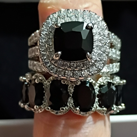 NWOT Silver and Black Stone Ring Set - Picture 4 of 5